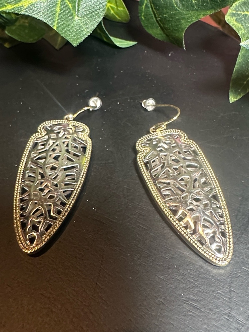 KENDRA SCOTT SADIE SPEAR FILIGREE GOLD EARRINGS